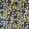 Tessuto jacquard animalier con base dorata e dettagli in rilievo.