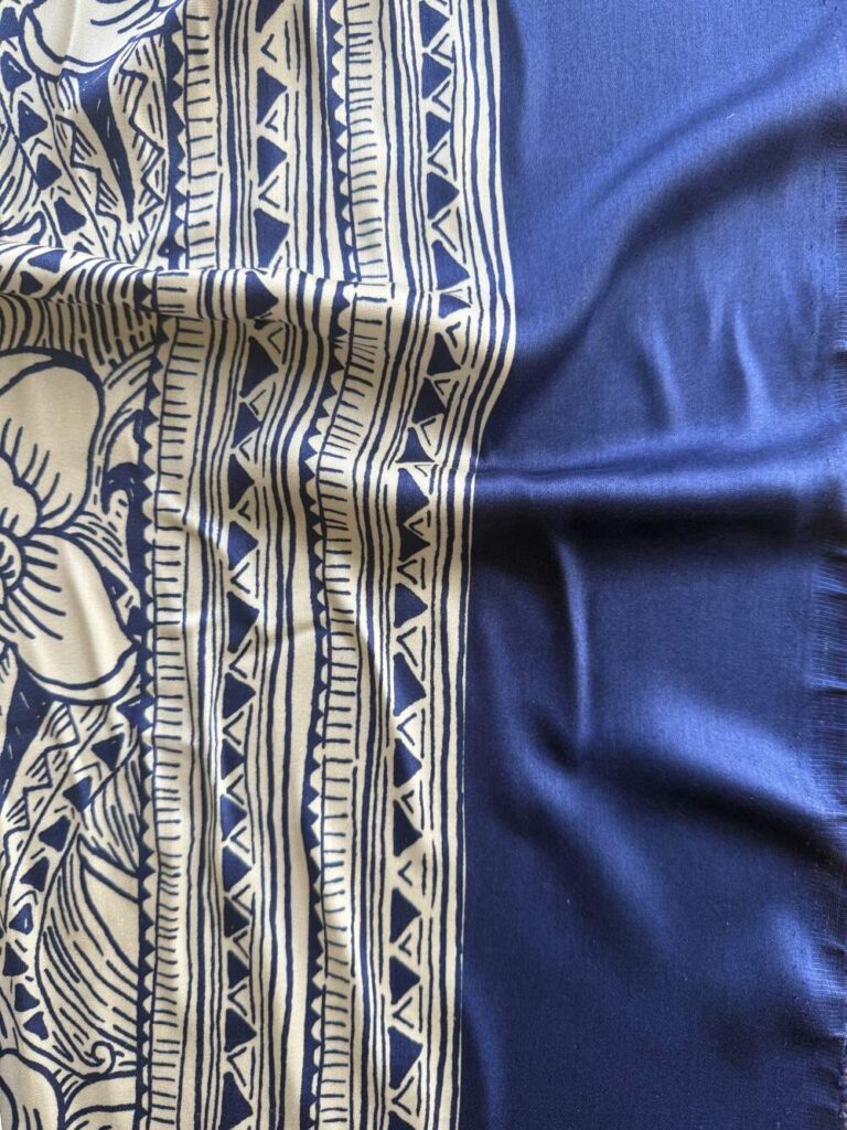 Blue botanical batik fabrik